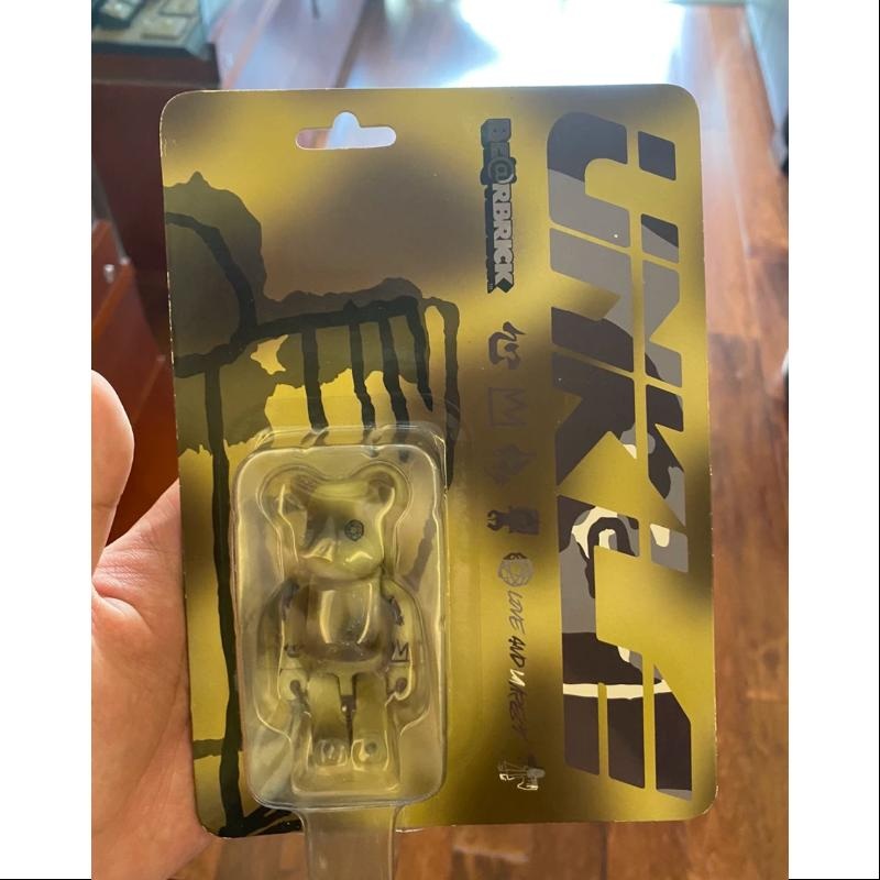 Bearbrick UNKLE futura Golden 100% Limited Medicom Be@rbrick