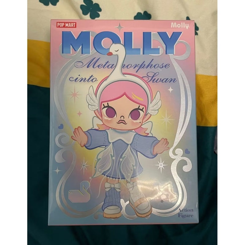MOLLY Metamorphose Into Swan Action Figures